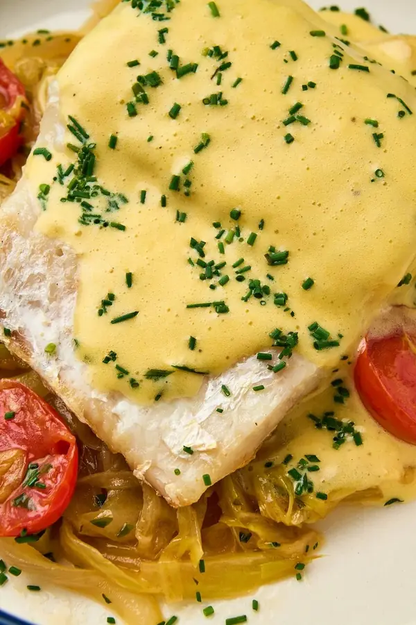 Fish with hollandaise sauce
